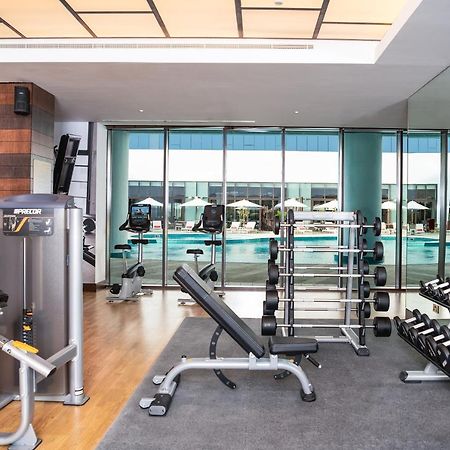 Al Jaddaf Rotana Suite Hotel Dubai Esterno foto The gym at the hotel