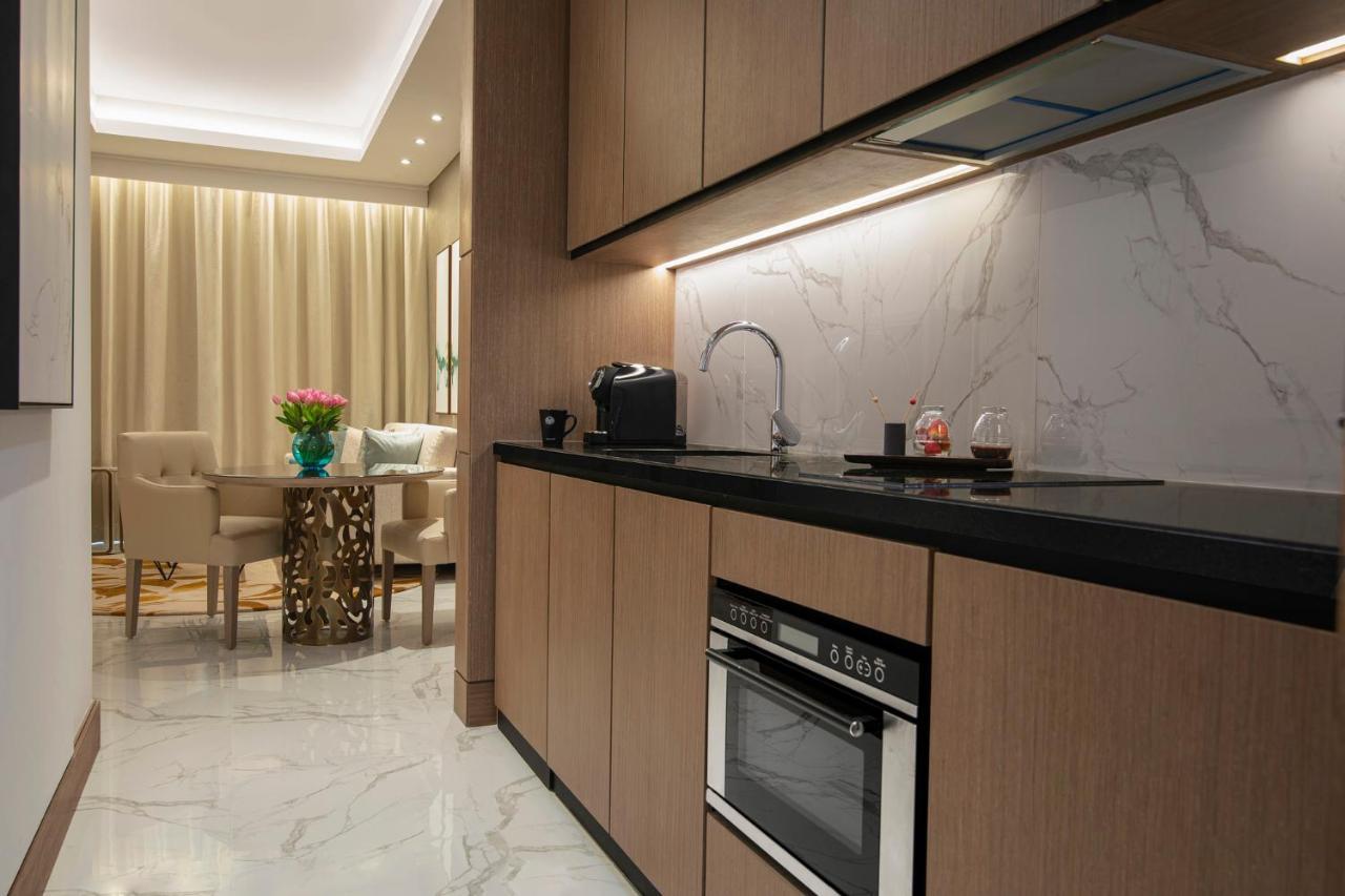 Al Jaddaf Rotana Suite Hotel Dubai Esterno foto A kitchen in a typical apartment
