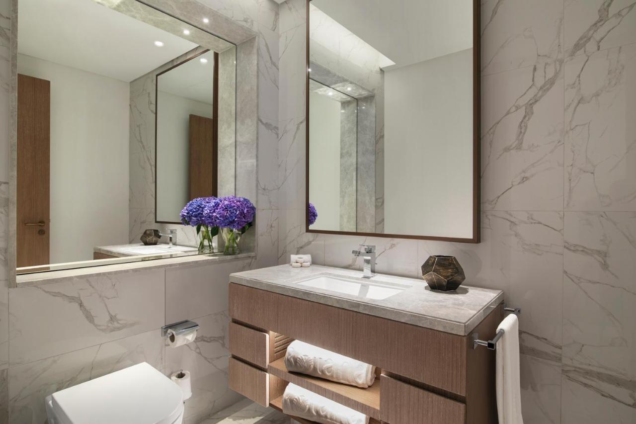 Al Jaddaf Rotana Suite Hotel Dubai Esterno foto Bathroom