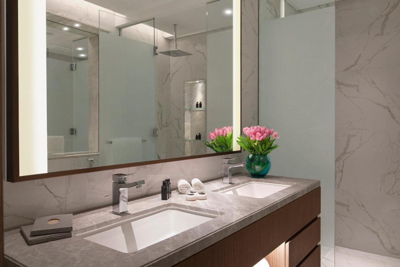 Al Jaddaf Rotana Suite Hotel Dubai Esterno foto Bathroom