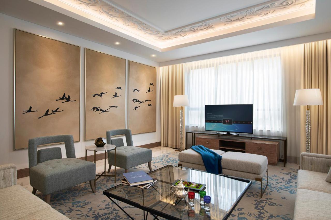 Al Jaddaf Rotana Suite Hotel Dubai Esterno foto A living room