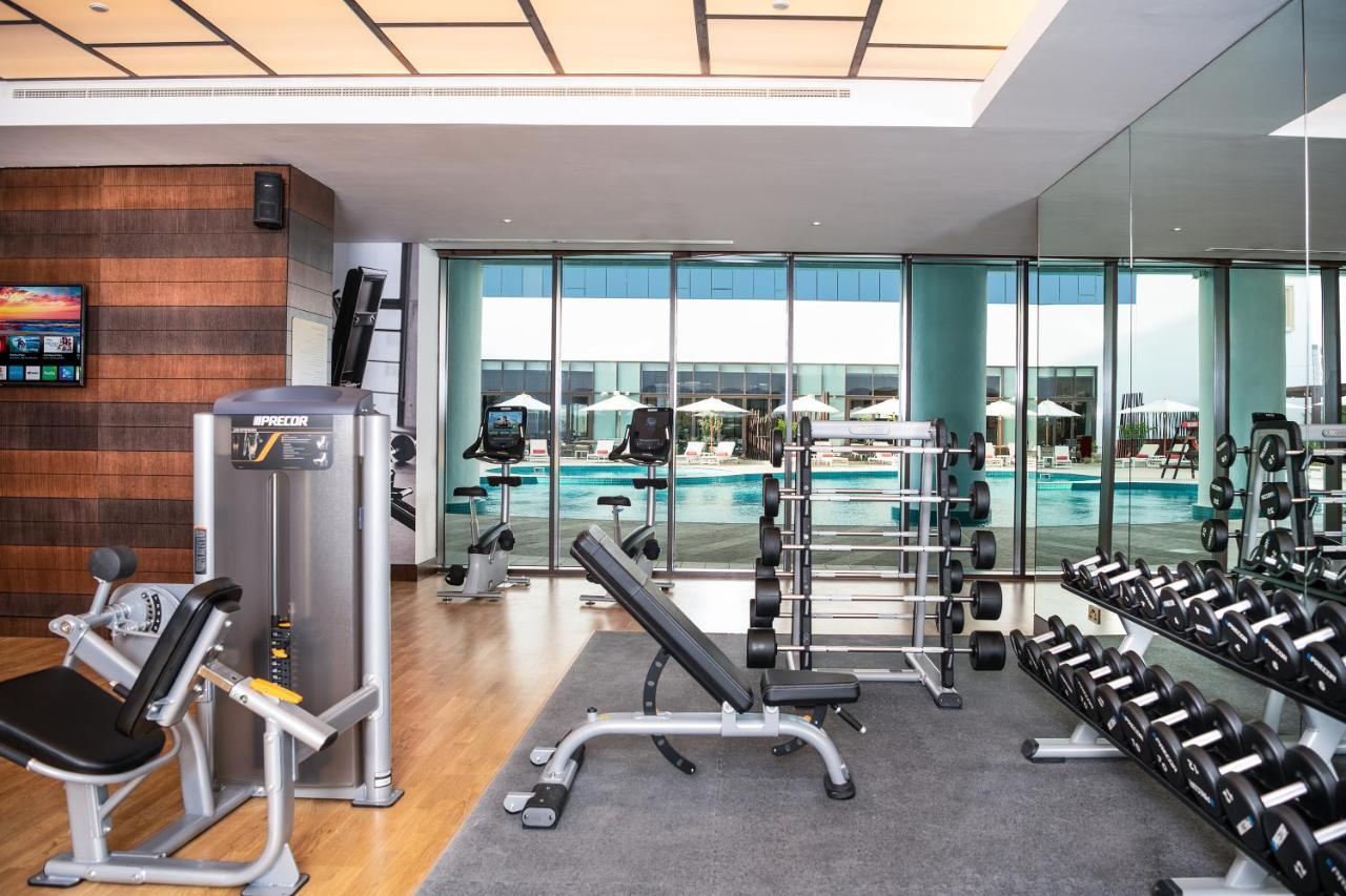 Al Jaddaf Rotana Suite Hotel Dubai Esterno foto The gym at the hotel