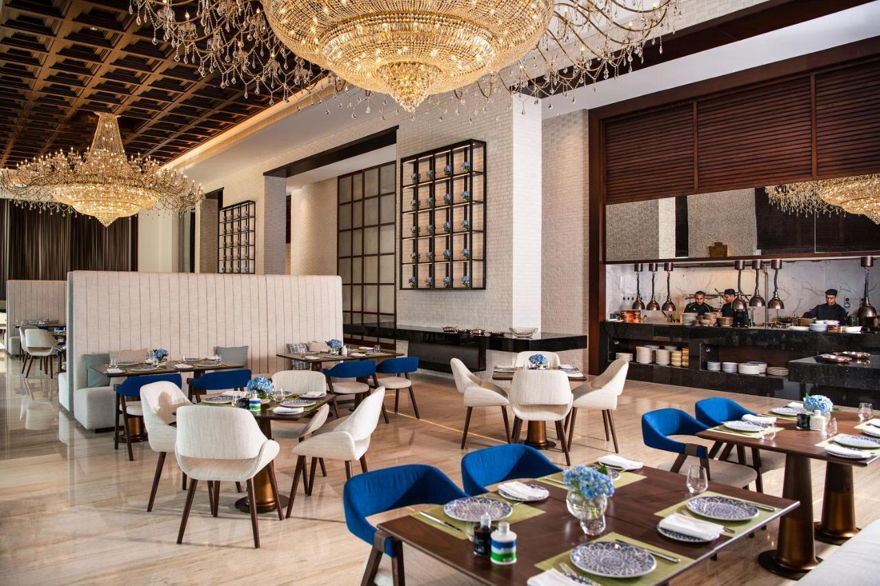 Al Jaddaf Rotana Suite Hotel Dubai Esterno foto The restaurant