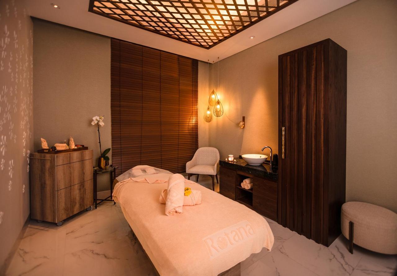Al Jaddaf Rotana Suite Hotel Dubai Esterno foto A treatment room at the spa