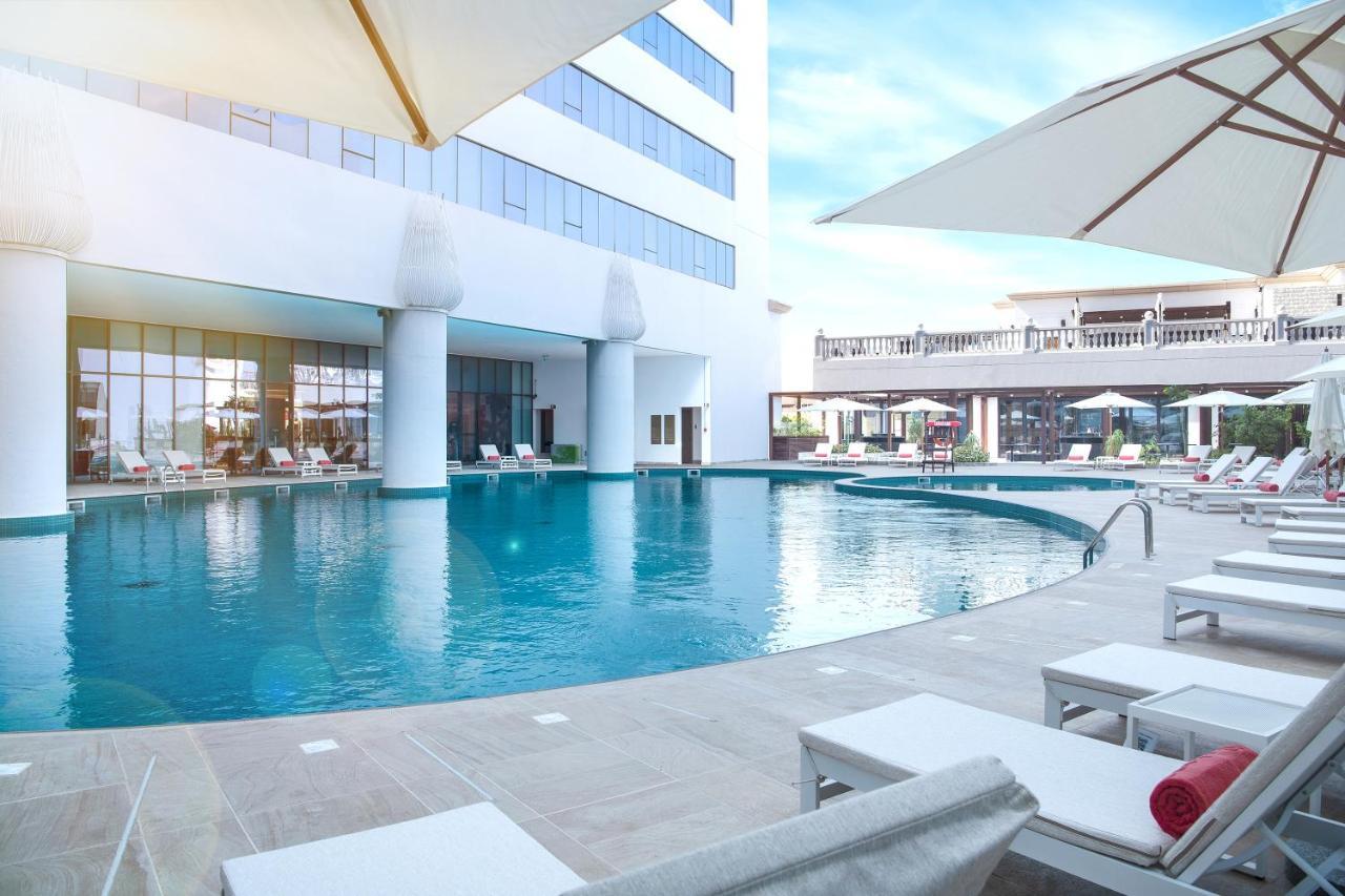 Al Jaddaf Rotana Suite Hotel Dubai Esterno foto The pool at the hotel